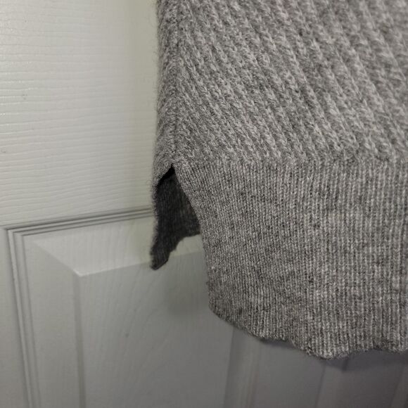 Max Studio wool & yak gray sweater size Medium - Picture 3 of 7